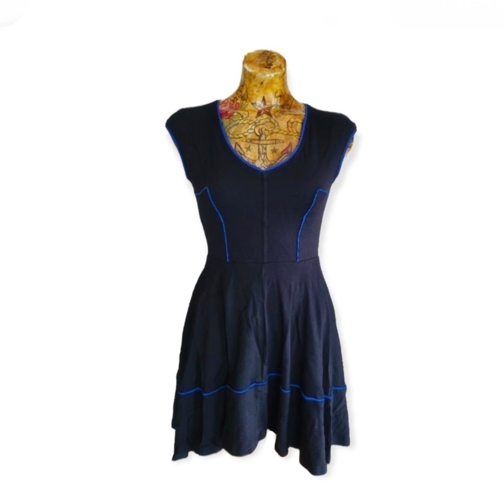 Love...ady dress sleeveless black short Medium A line